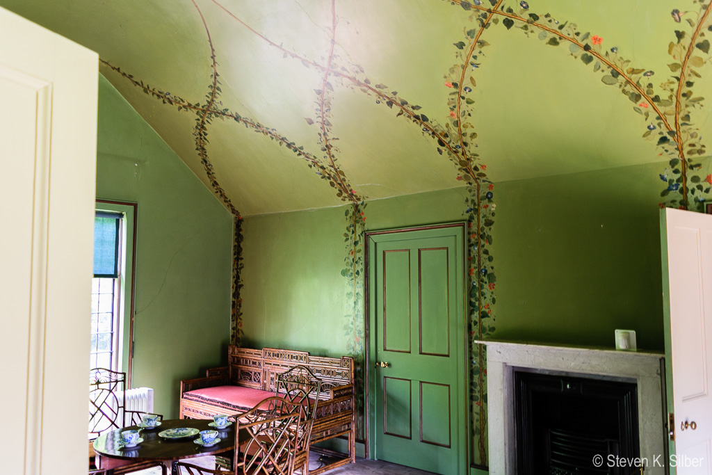 Bedroom ceiling in Queen Charlotte's Cottage. (1/6 sec at f / 4.5,  ISO 500,  18 mm, 18.0-55.0 mm f/3.5-5.6 ) April 29, 2017